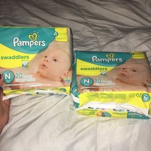 Newborn pamper swaddlers👶🏻